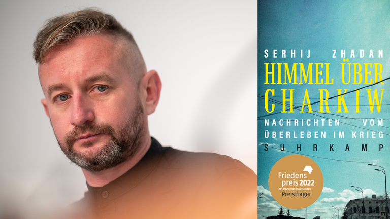 Der Preisträgerin des Friedenspreises des deutschen Buchhandels 2022 Serhij Zhadan und das Cover seines Buches "Himmel über Charkiw"