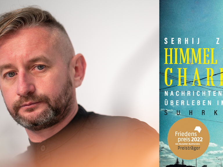 Der Preisträgerin des Friedenspreises des deutschen Buchhandels 2022 Serhij Zhadan und das Cover seines Buches "Himmel über Charkiw"
