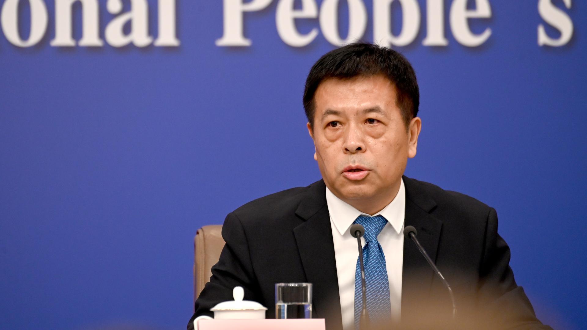 Peking: Lei Haichao, Minister der Nationalen Gesundheitskommission, spricht vor Journalisten. 