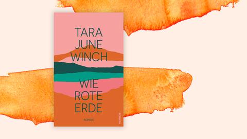 Cover des Roman von Tara June Winchs "Wie rote Erde" vom Haymon Verlag, darauf der Schriftzuge des Titel in Versalien, unterlegt mit verschiedenen Farblinien, die die Form von Bergen und Hügeln nachformen.