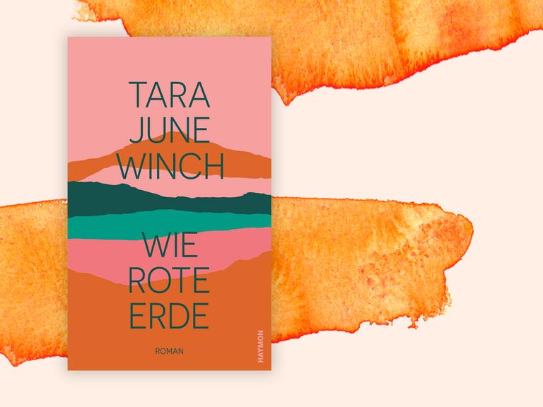 Cover des Roman von Tara June Winchs "Wie rote Erde" vom Haymon Verlag, darauf der Schriftzuge des Titel in Versalien, unterlegt mit verschiedenen Farblinien, die die Form von Bergen und Hügeln nachformen.