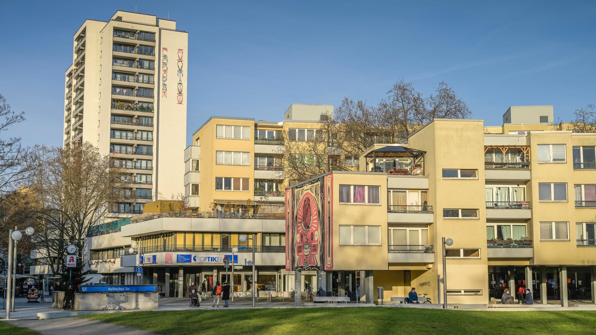 Blick auf Sozialbauten in Berlin-Kreuzberg.