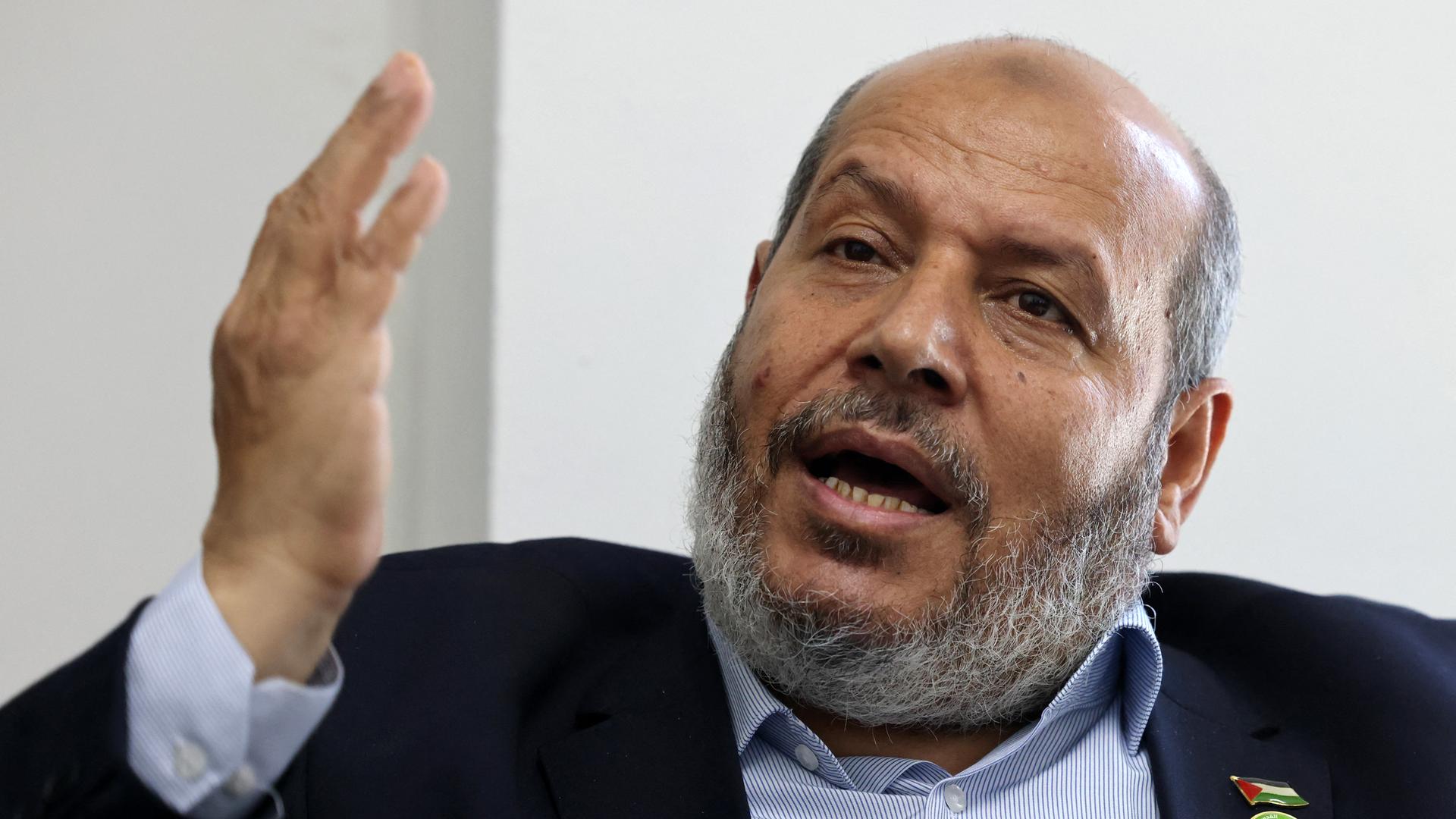 Chalil al-Hayya gestikuliert während eines Interviews im April 2021. Chalil al-Hayya gestikuliert während eines Interviews im April 2021.