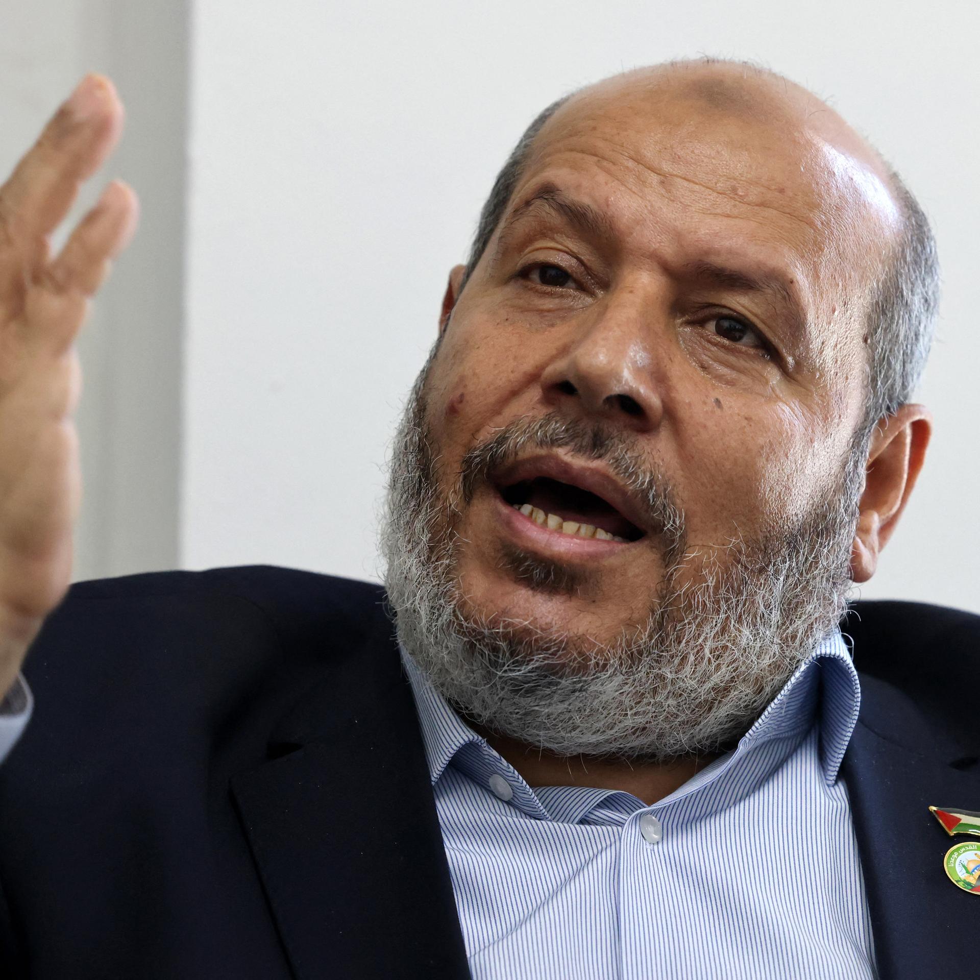 Chalil al-Hayya gestikuliert während eines Interviews im April 2021.