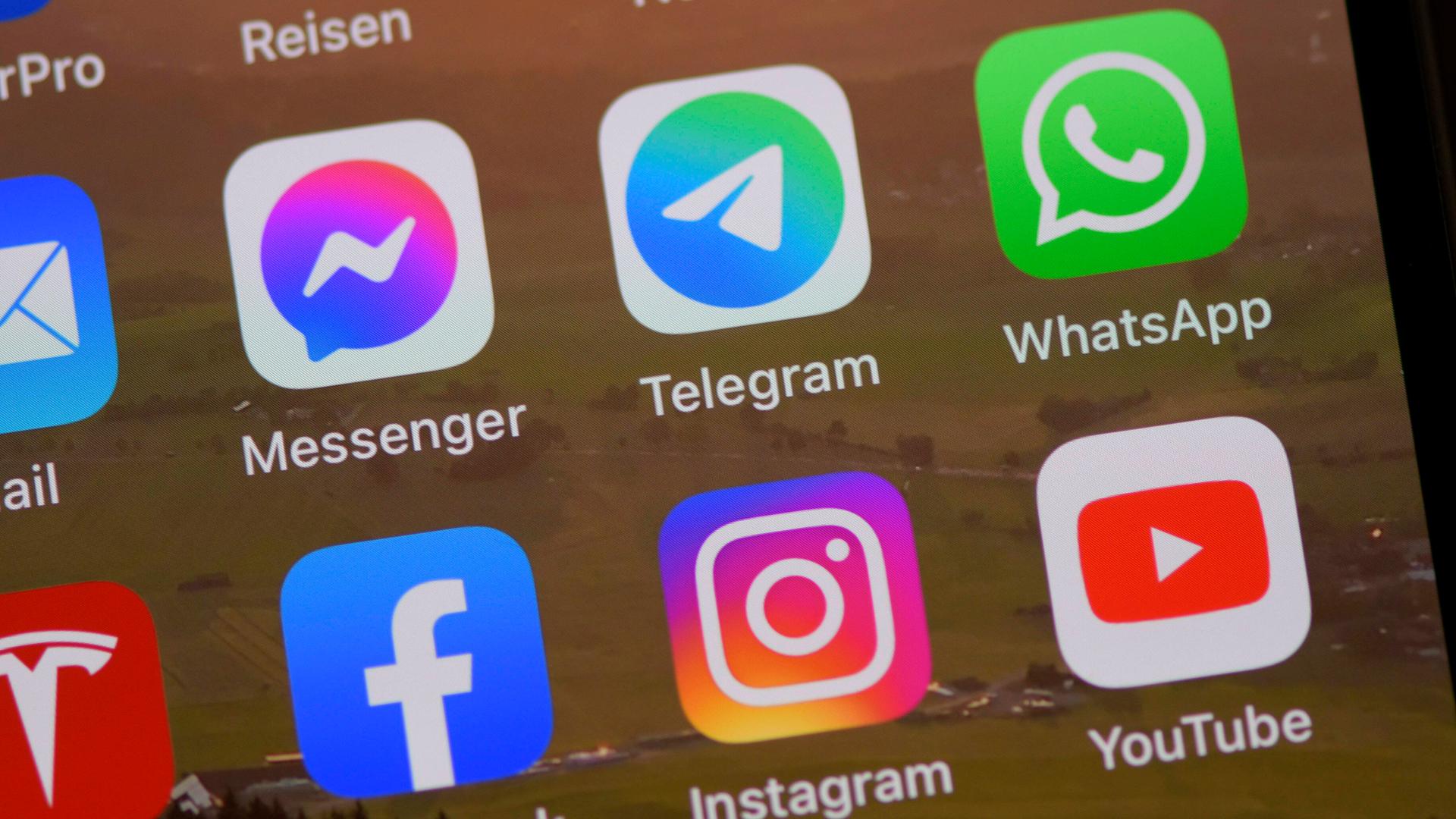 Verschiedene Messenger-Apps auf einem iPhone. 