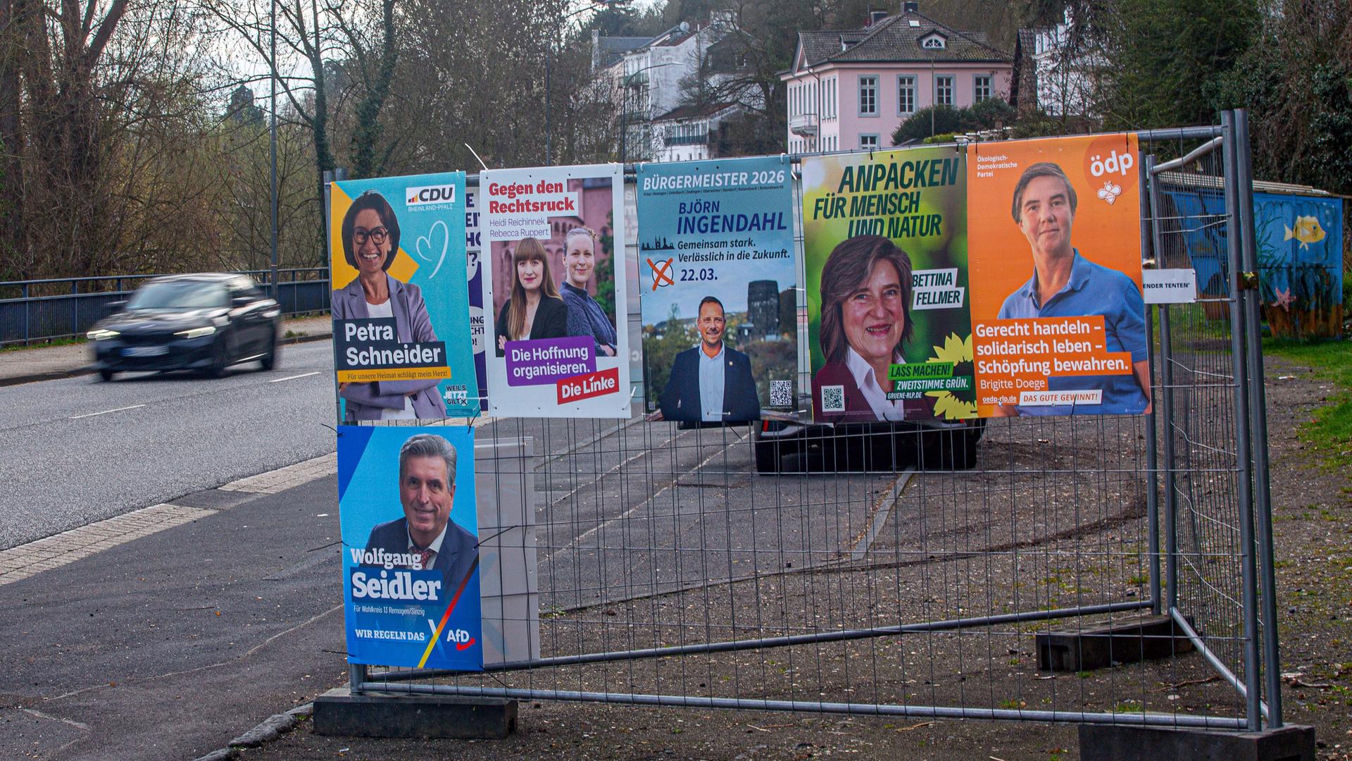 Wahlplakate zur Landtagswahl am 22. März 2026 in Rheinland-Pfalz