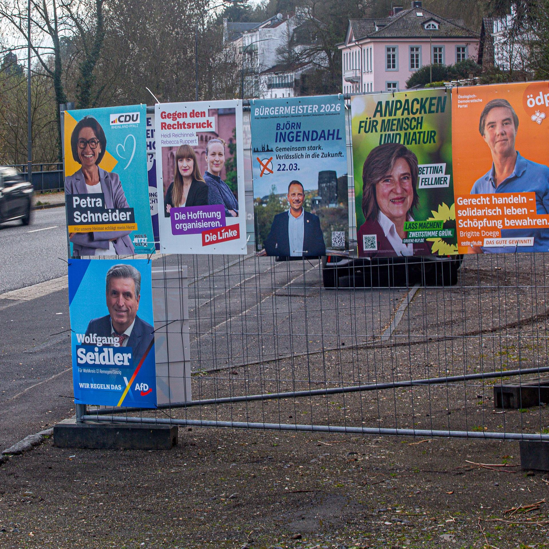Wahlplakate zur Landtagswahl am 22. März 2026 in Rheinland-Pfalz