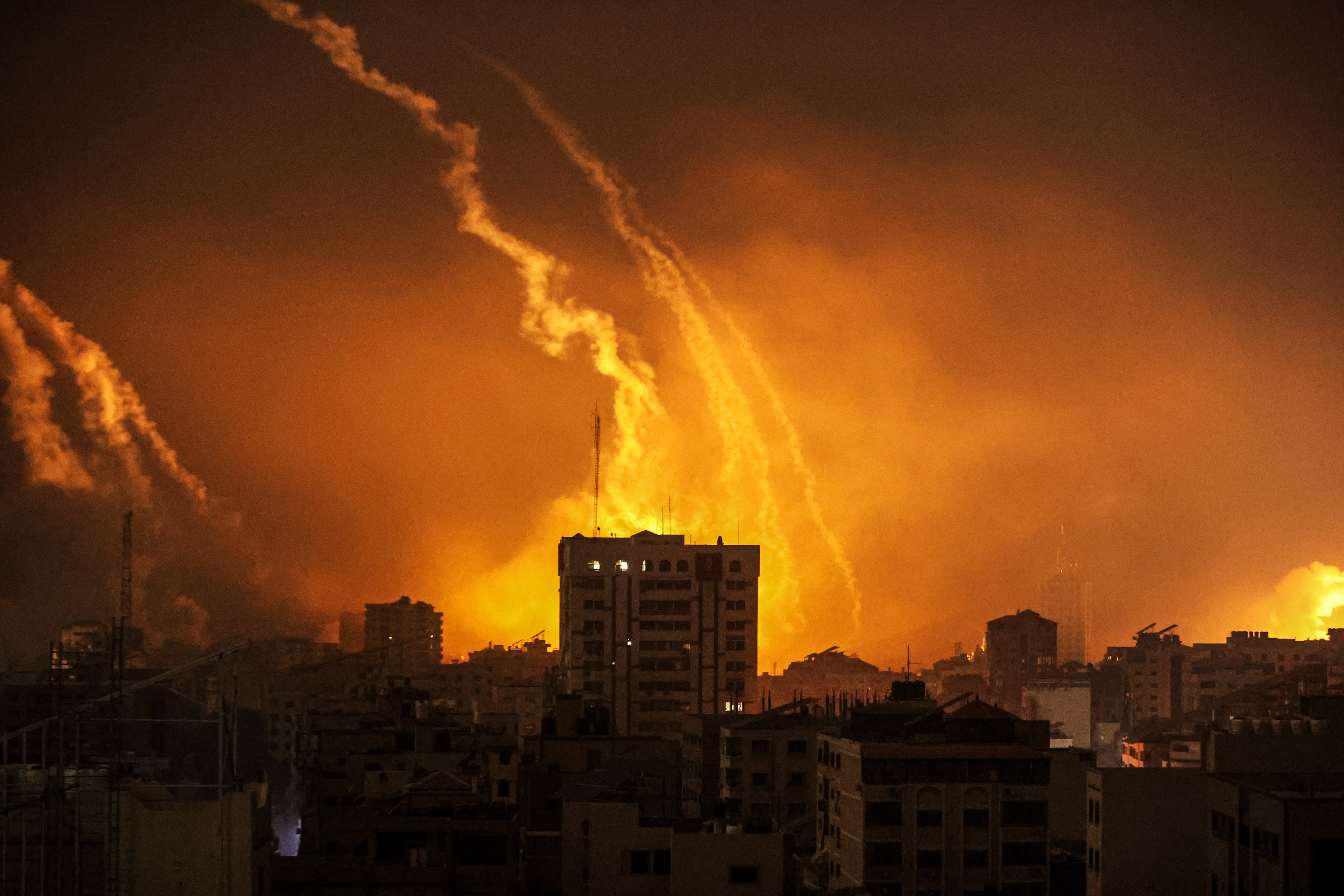 Krieg im Nahen Osten - Israel verstärkt Truppen im Gazastreifen; Hamas setzt Raketenangriffe fort