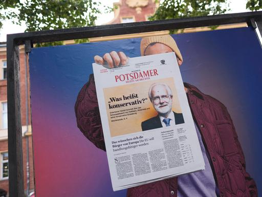 Werbung für den Tagesspiegel, die "Potsdamer Neueste Nachrichten". Harald Schmidt auf dem Titelbild mit der Zeile: "Was heisst konservativ?", Potsdam, 06.07.2024.