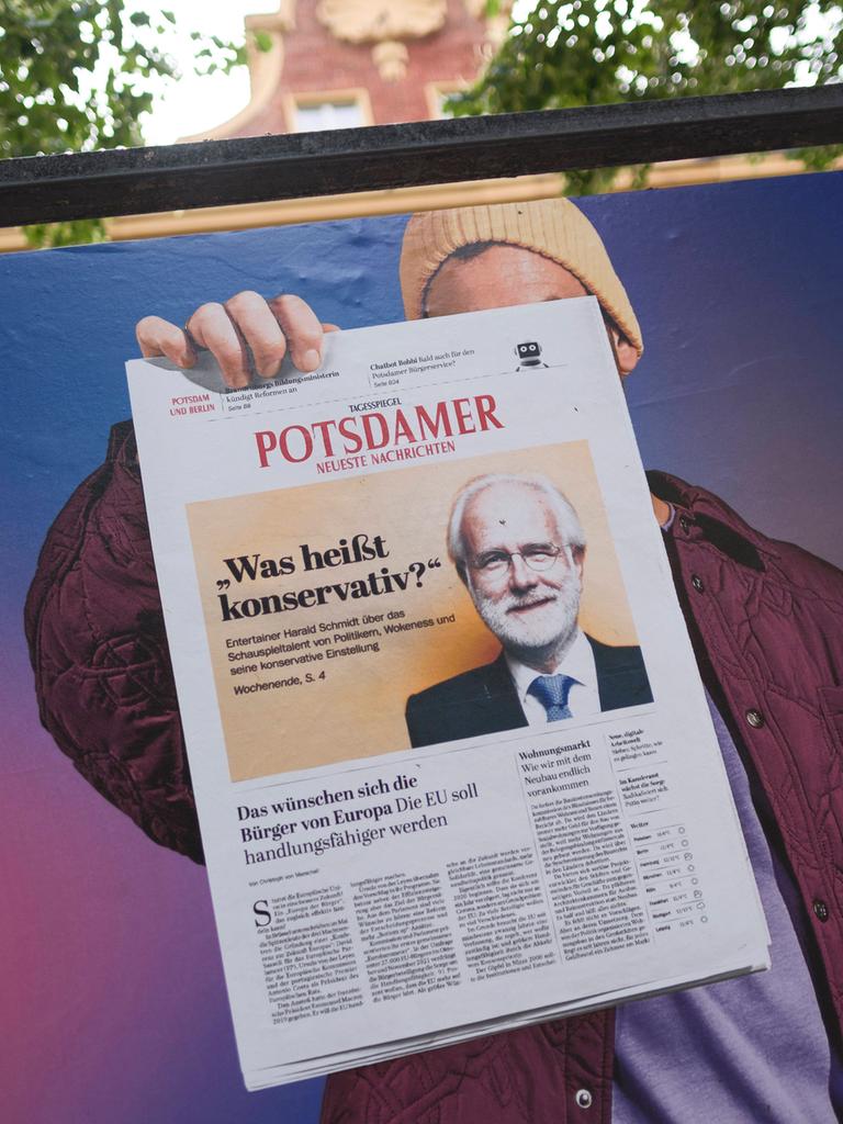 Werbung für den Tagesspiegel, die "Potsdamer Neueste Nachrichten". Harald Schmidt auf dem Titelbild mit der Zeile: "Was heisst konservativ?", Potsdam, 06.07.2024.