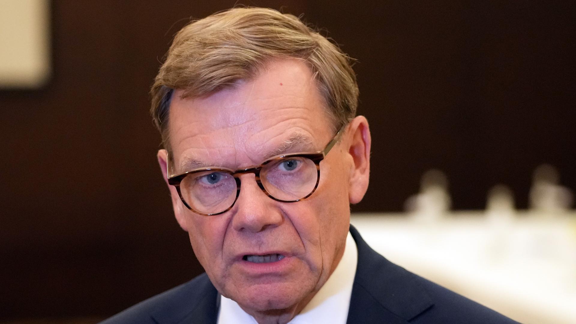 Jakarta: Bundesaußenminister Johann Wadephul (CDU) gibt zum Abschluss seines ersten Besuchstages in Indonesien eine kurze Pressekonferenz. Jakarta: Bundesaußenminister Johann Wadephul (CDU) gibt zum Abschluss seines ersten Besuchstages in Indonesien eine kurze Pressekonferenz.