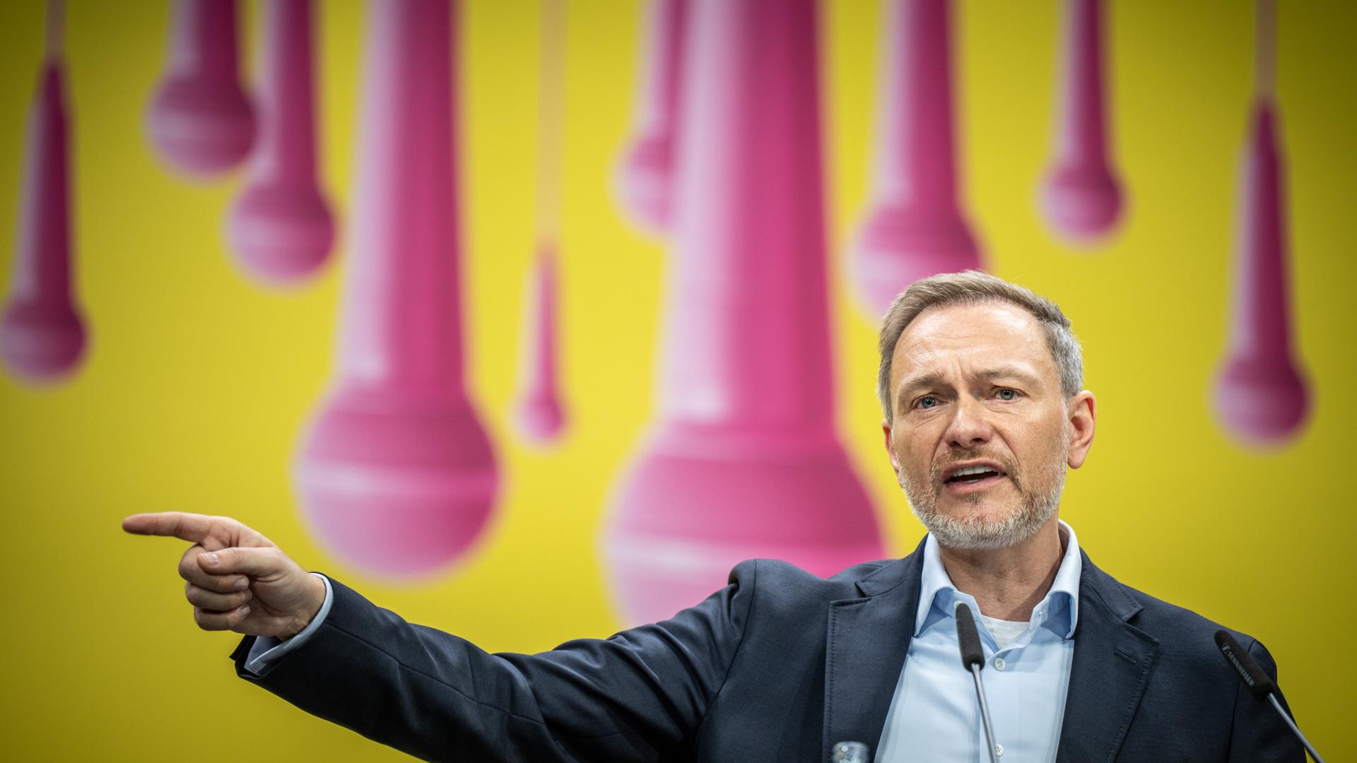 Christian Lindner, FDP Bundesvorsitzender und Bundesfinanzminister, spricht zu Beginn des Europaparteitag- Christian Lindner, FDP Bundesvorsitzender und Bundesfinanzminister, spricht zu Beginn des Europaparteitag-
