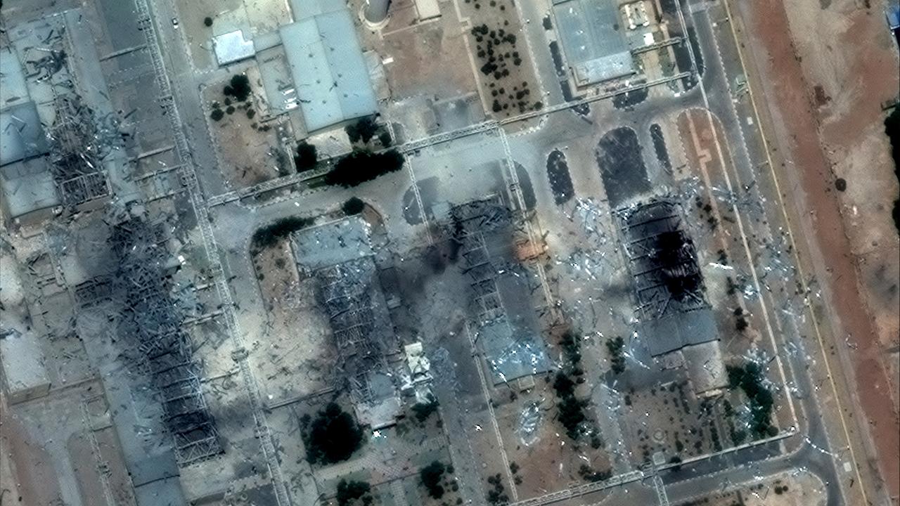 Ein von Maxar Technologies zur Verfügung gestelltes Satellitenbild zeigt eine Nahaufnahme der Atomanlage nahe der iranischen Stadt Isfahan nach den US-Angriffen am 22. Juni 2025.