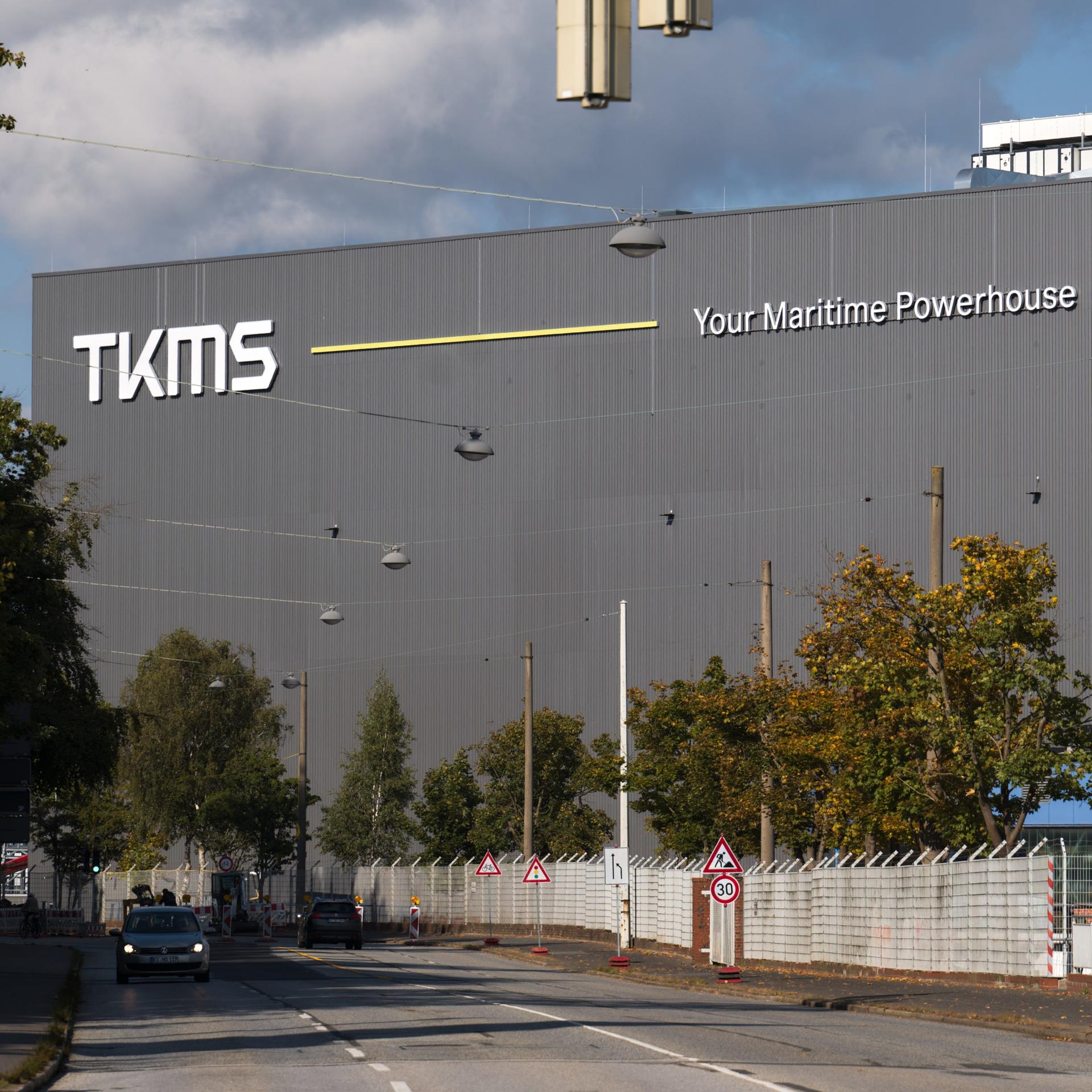 Ein Gebäude des Marineschiffbauers TKMS in Kiel