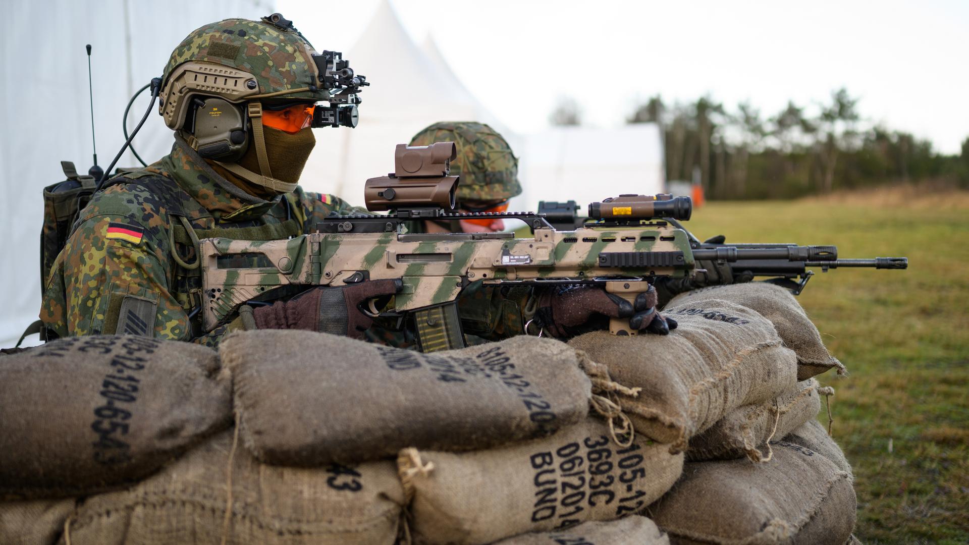 Soldaten der Bundeswehr bei einer Übung in Munster, Niedersachsen.