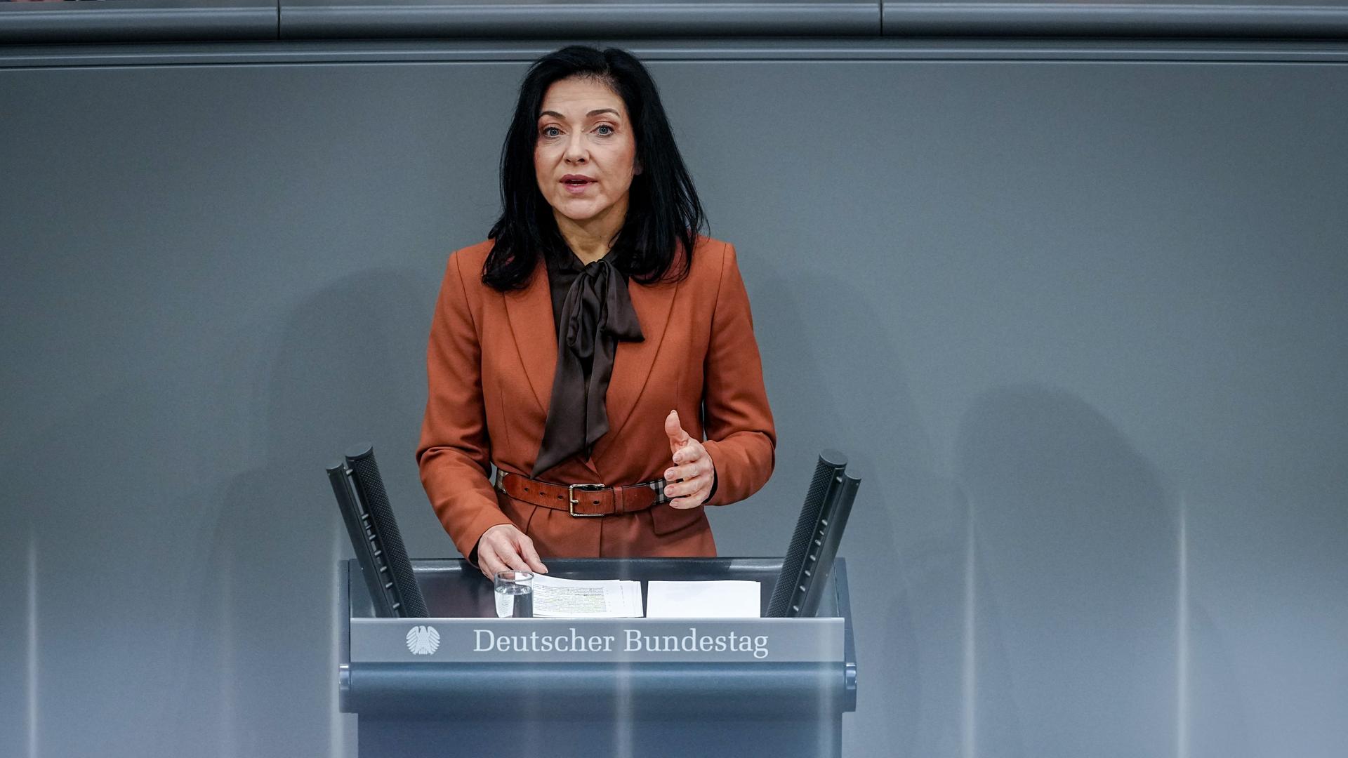 Katherina Reiche (CDU), Bundesministerin für Wirtschaft und Energie, spricht bei der Sitzung des Bundestags zum Auftakt der Haushaltswoche.