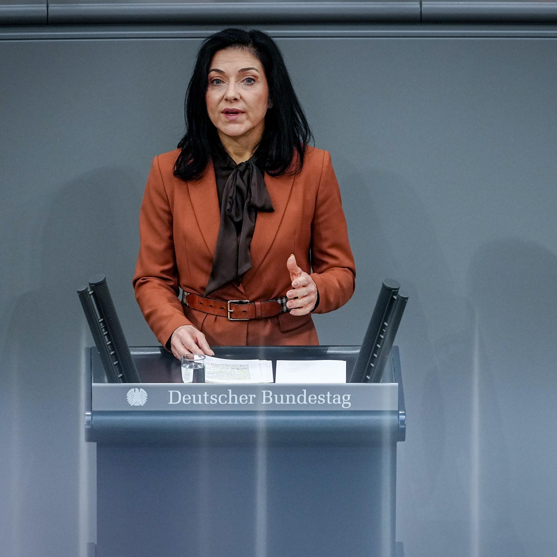 Katherina Reiche (CDU), Bundesministerin für Wirtschaft und Energie, spricht bei der Sitzung des Bundestags zum Auftakt der Haushaltswoche.