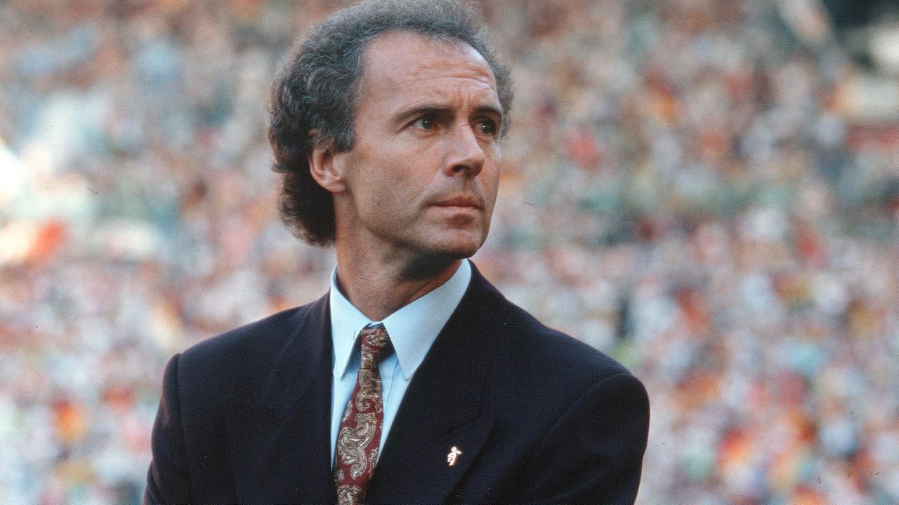 Eine Aufnahme von Franz Beckenbauer während der Fußball-Weltmeisterschaft in Italien im Jahr 1990 