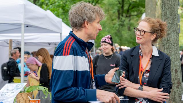 Deutschlandfunk Kultur Sommerfestival auf dem Hans-Rosenthal-Platz vor dem Funkhaus Berlin am 22.08.2026. Mit Live-Musik, Meet & Greet mit Radiomenschen, Kinderprogramm, Essens- und Getränkeständen sowie historischen Funkhausführungen anlässlich des Jubiläums "80 Jahre RIAS". Moderation des Bühnenprogramms: Axel Rahmlow & Susanne Führer.Meet & Greet mit Radiomenschen.