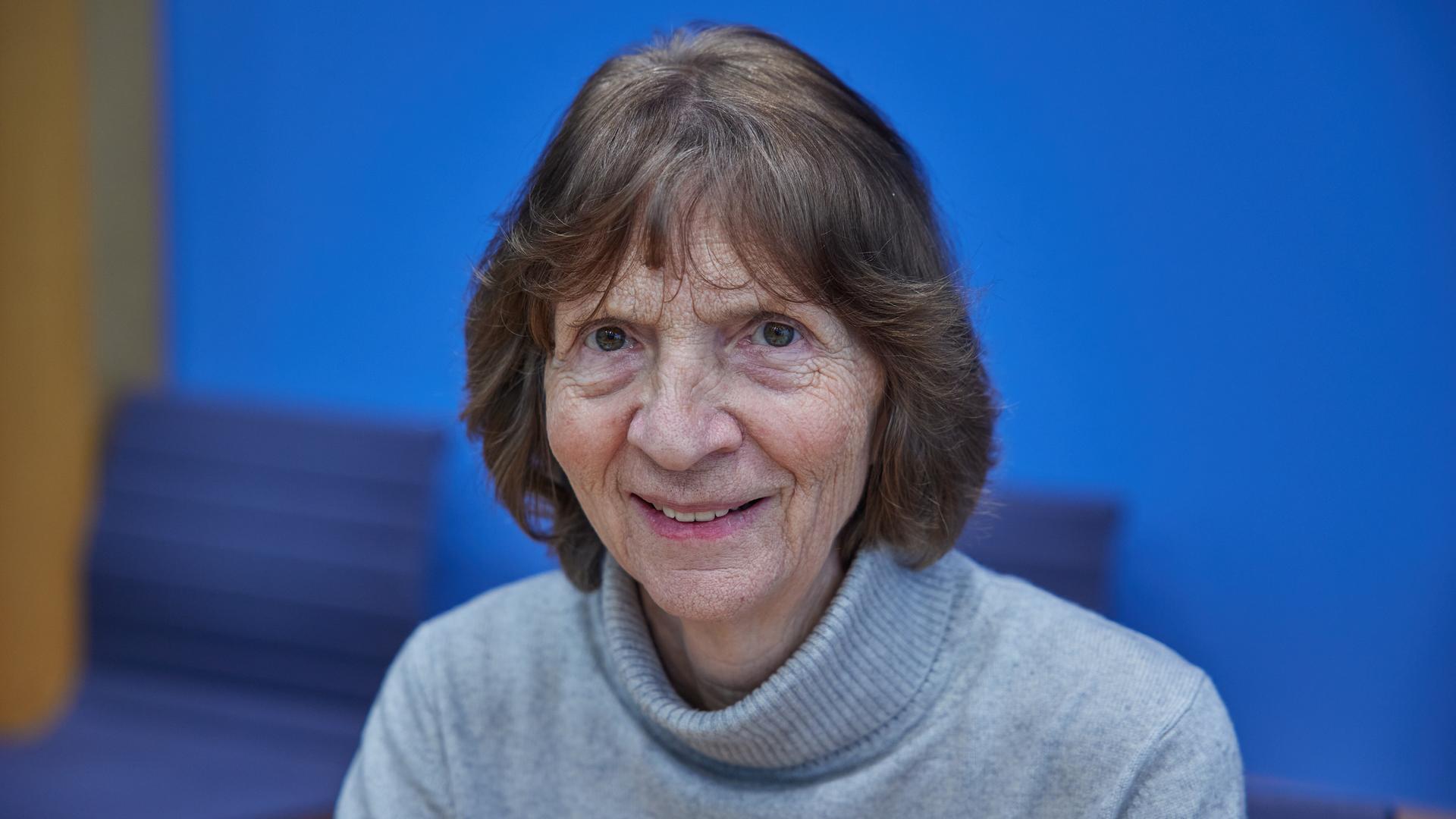 Porträt von Aleida Assmann, Professorin für Anglistik und Allgemeine Literaturwissenschaften an der Universität Konstanz, ausgezeichnet mit dem Friedenspreis des Deutschen Buchhandels.