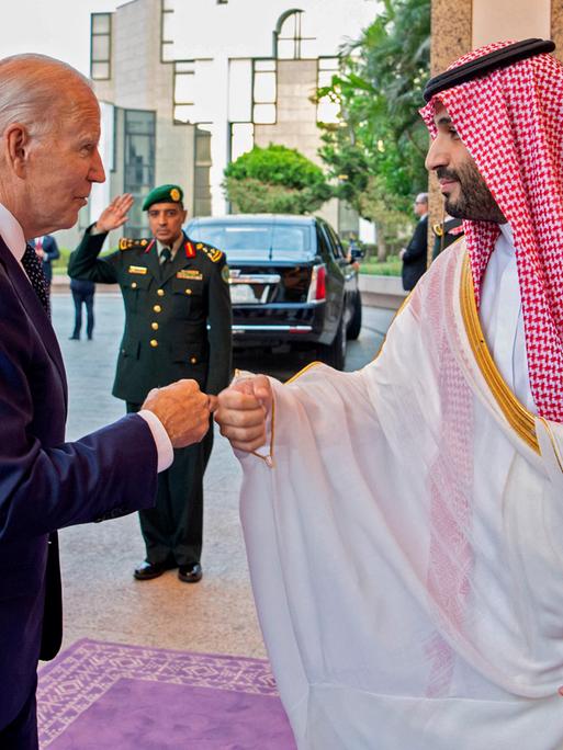 US-Präsident Biden wird von Kronprinz Mohammed bin Salman in Dschidda empfangen.