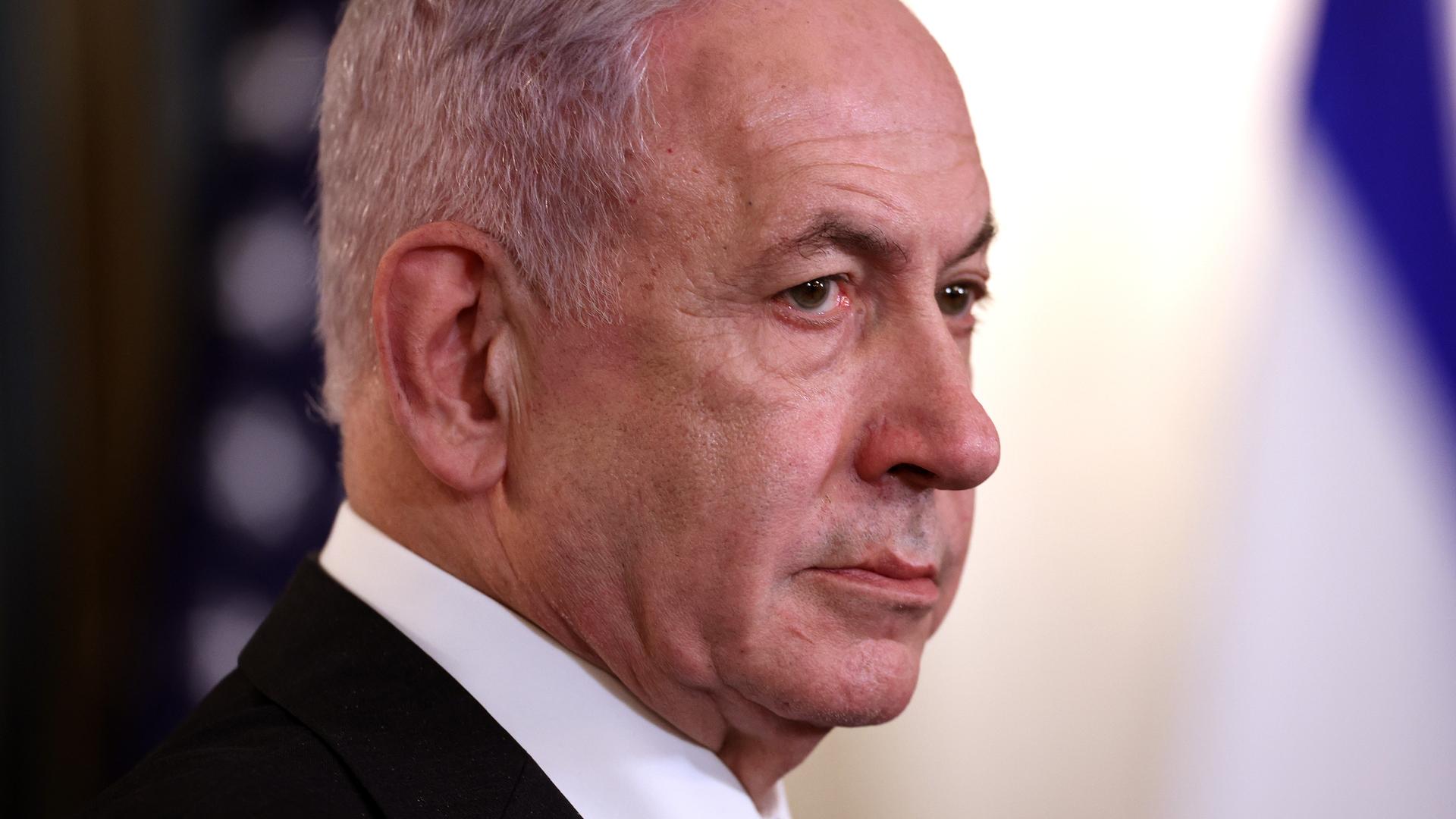 Der israelische Ministerpräsident Benjamin Netanjahu am 29. September 2025 in Washington, DC, bei einer gemeinsamen Pressekonferenz mit US-Präsident Donald Trump im State Dining Room des Weißen Hauses teil. Der israelische Ministerpräsident Benjamin Netanjahu am 29. September 2025 in Washington, DC, bei einer gemeinsamen Pressekonferenz mit US-Präsident Donald Trump im State Dining Room des Weißen Hauses teil.