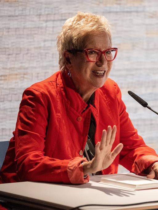Doris Dörrie, Filmregisseurin, Drehbuchautorin und Schriftstellerin Doris Dörrie liest bei der Eröffnung vom Literaturhaus Göttingen . 
