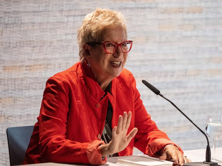 Doris Dörrie, Filmregisseurin, Drehbuchautorin und Schriftstellerin Doris Dörrie liest bei der Eröffnung vom Literaturhaus Göttingen . 