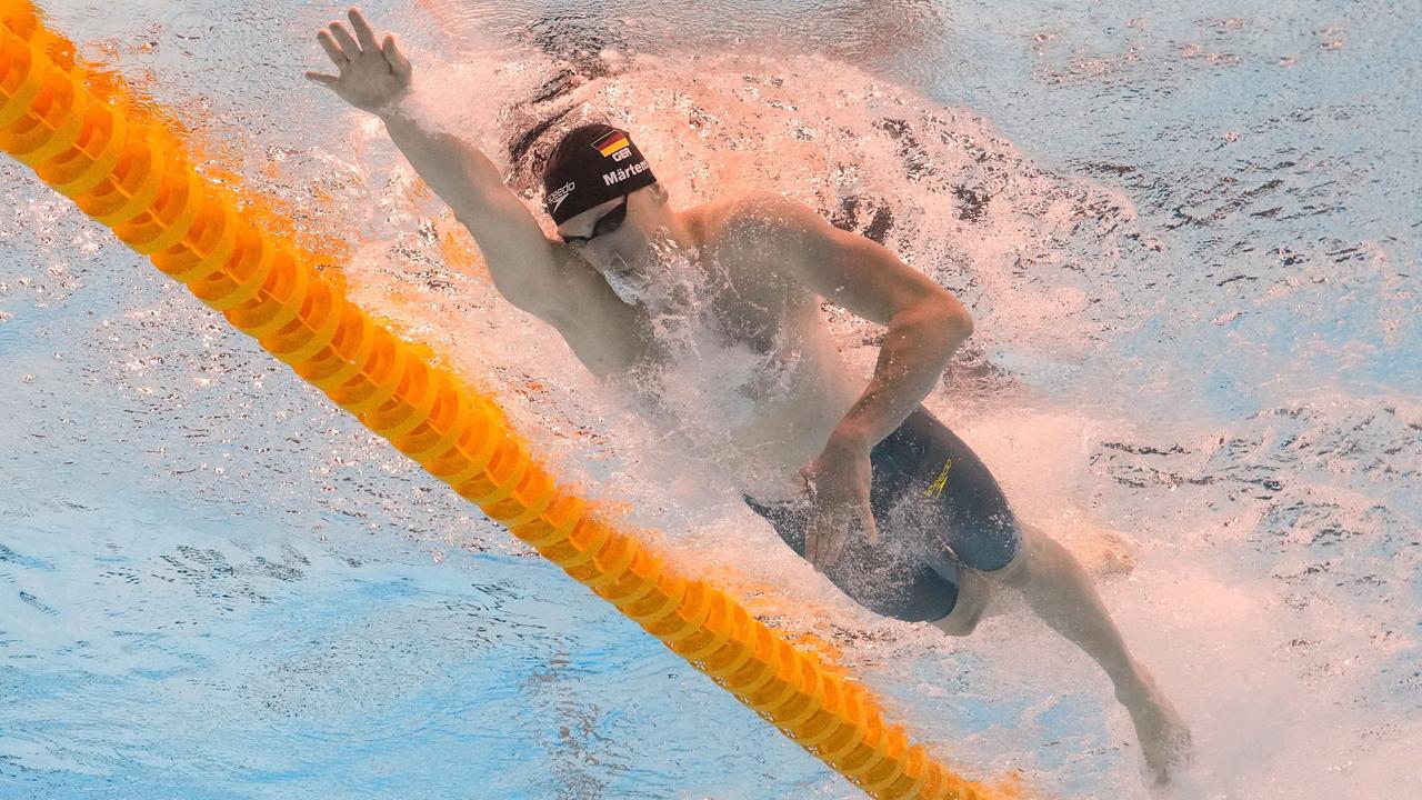 Lukas Märtens unter Wasser fotografiert auf seiner Schwimmbahn