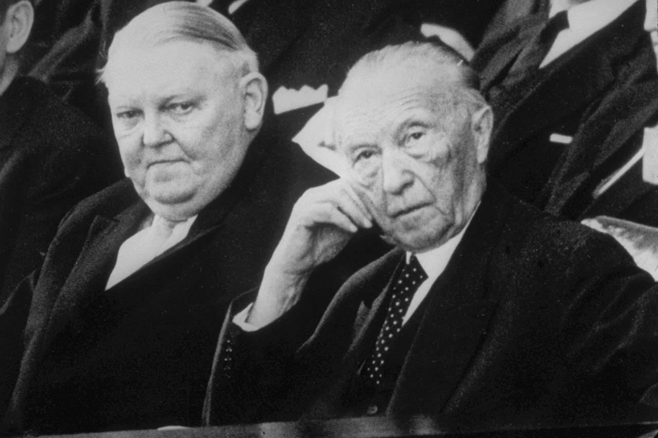 Konrad Adenauer und sein Nachfolger als Bundeskanzler, Ludwig Erhard (beide CDU), 1963 im Bundestag. Konrad Adenauer und sein Nachfolger als Bundeskanzler, Ludwig Erhard (beide CDU), 1963 im Bundestag.