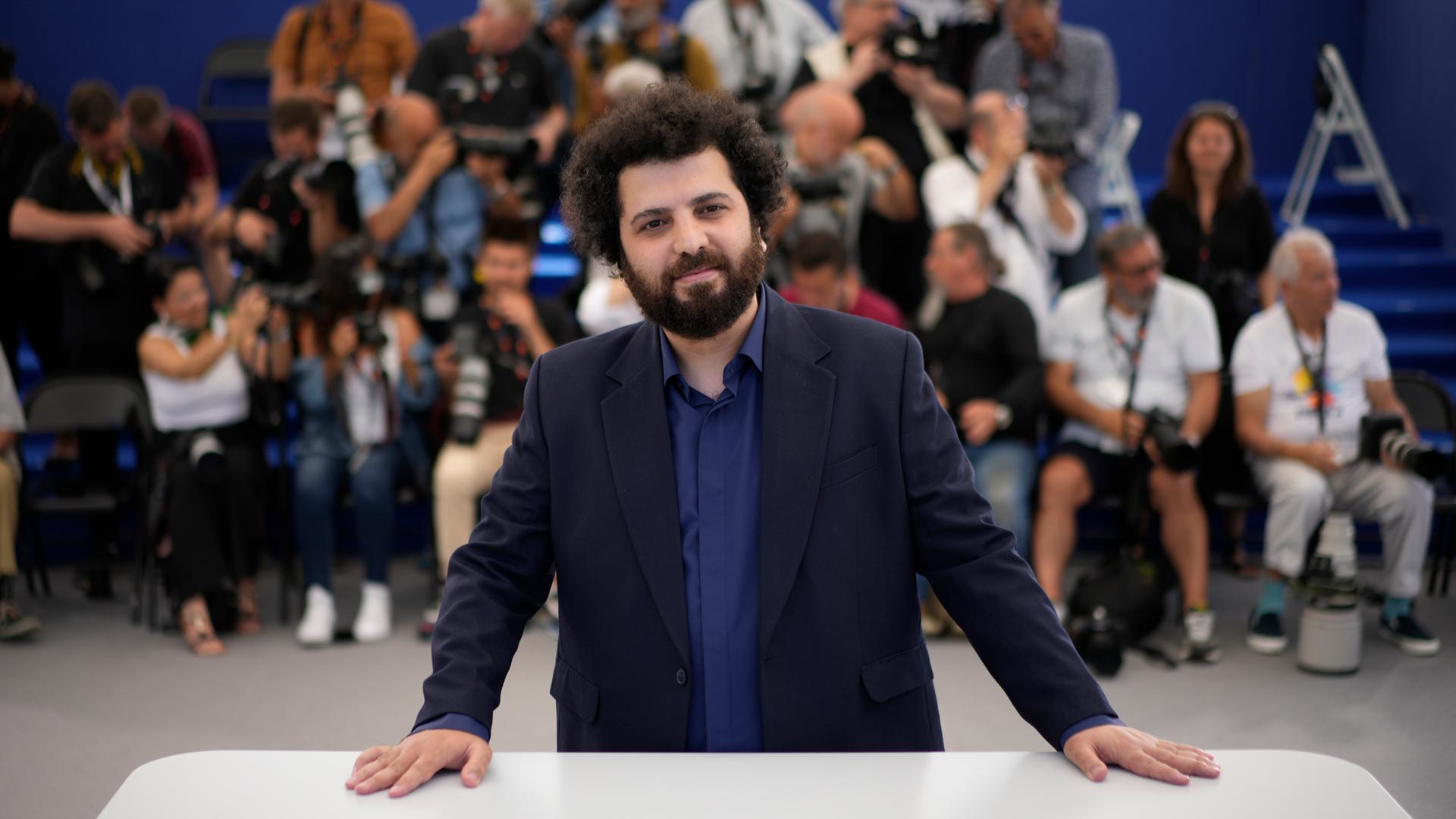 Der iranische Regisseur Saeed Roustayi bei einer Pressekonferenz bei den Filmfestspielen von Cannes 2022.