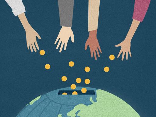 Hände spenden Geld auf einer Weltkarte. Hände spenden Geld auf einer Weltkarte.