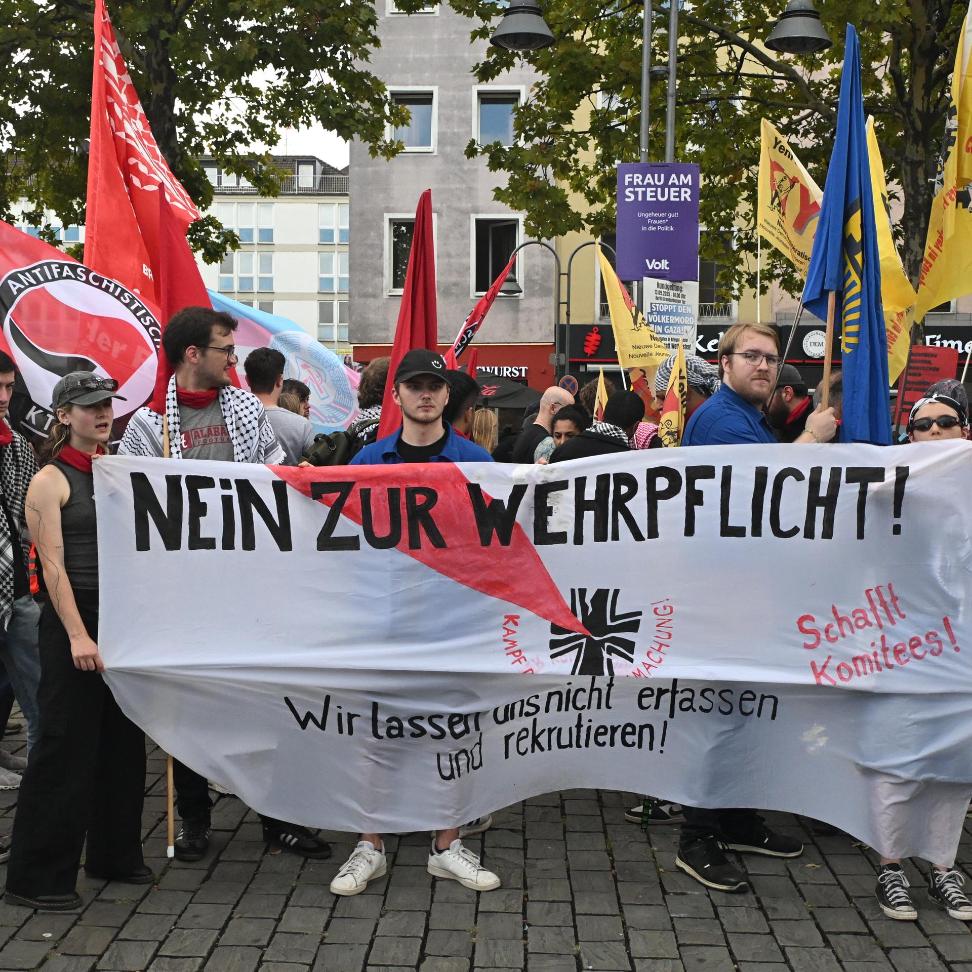 NRW - Antikriegs-Marsch in Köln
