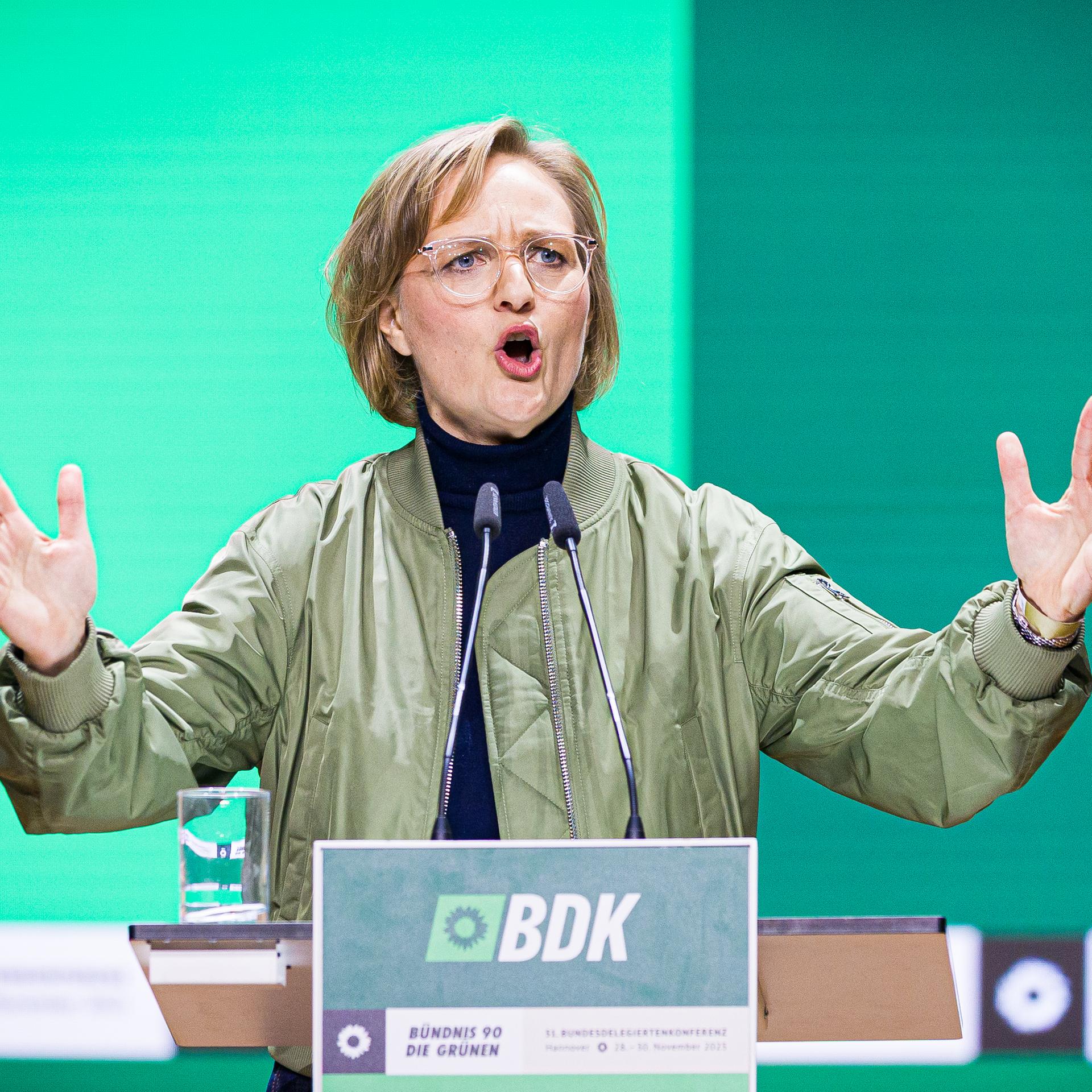 Hannover - Bundesparteitag der Grünen: Vorsitzende Brantner wirft Regierung Politik zu Lasten junger Menschen vor