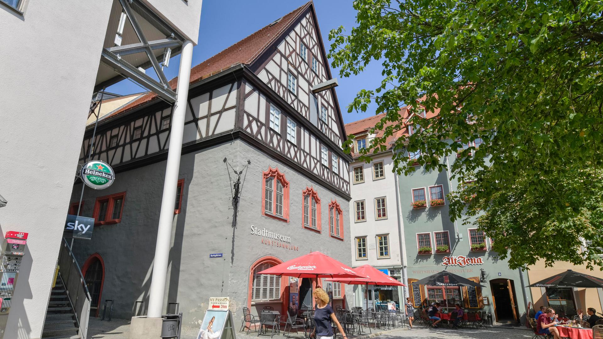 Die Kunstsammlung Jena. Ein Fachwerkhaus am Markt.