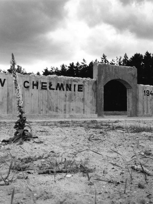 Blick auf das einstige Vernichtungslager Kulmhof der Nationalsozialisten in Chełmno. 