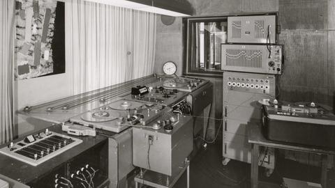 Elektronische Instrumenten und Gerätschaften im Elektornischen Studio Köln