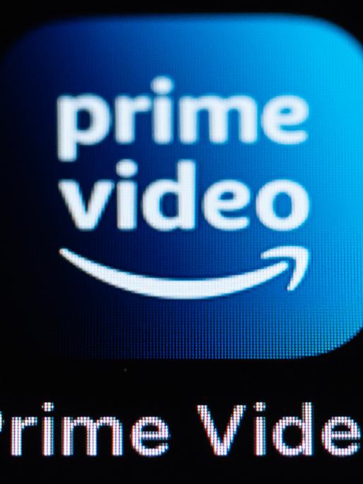 Die Amazon Prime Video-Anwendung auf dem Display eines iPhone SE zu sehen. 
