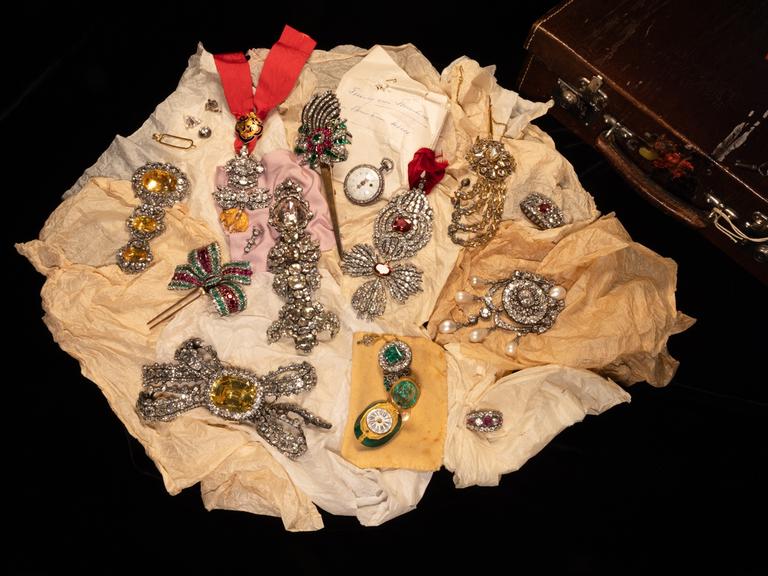 Wieder aufgetauchte Schmuckstücke der Familie Habsburg (undatierte Aufnahme).