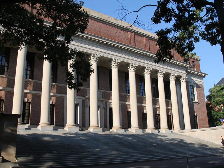 Der Campus der Harvard-Universität in Cambridge in Massachusetts.