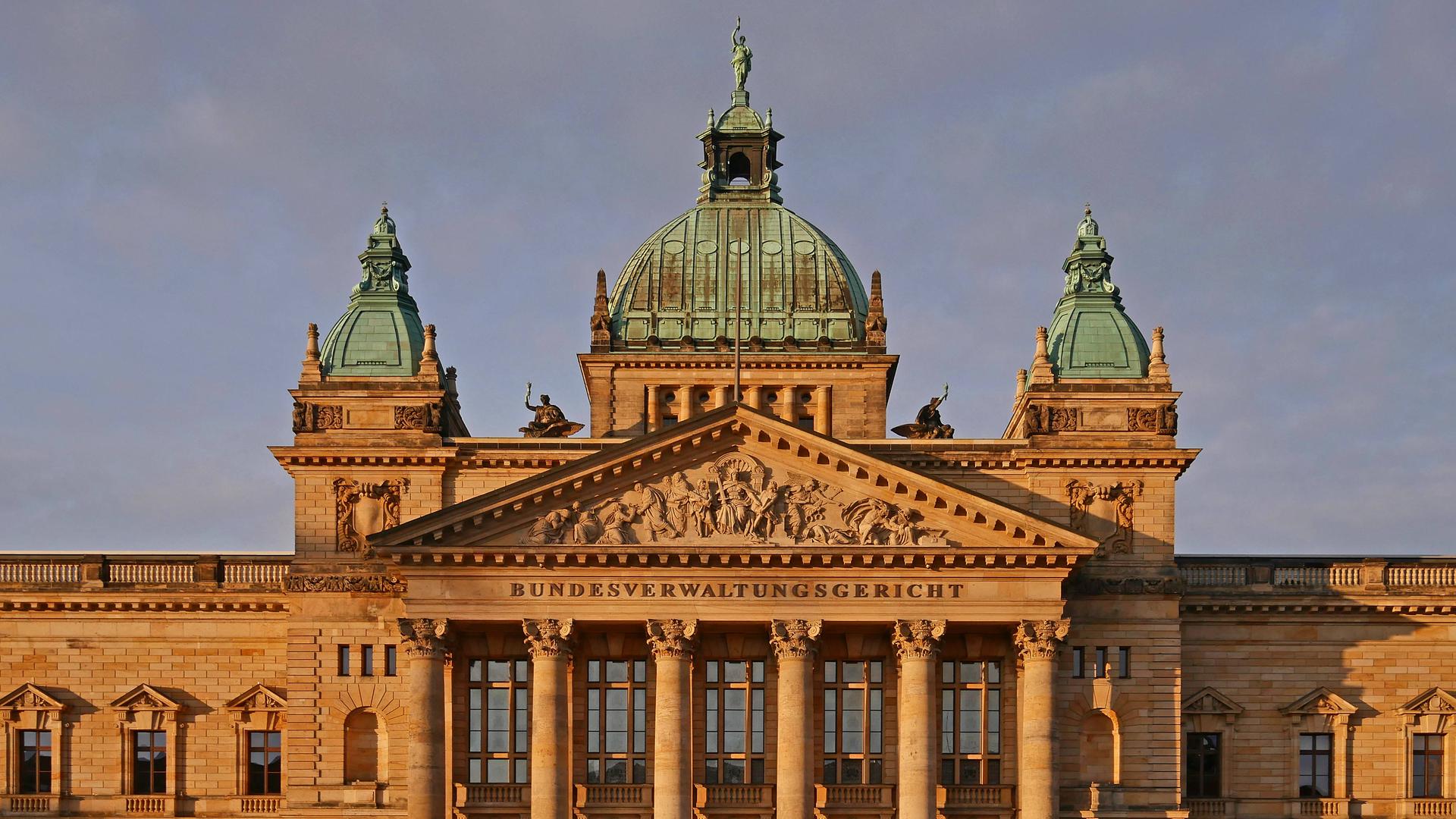 Das Gebäudes des Leipziger Bundesverwaltungsgerichts in der Morgensonne. 
