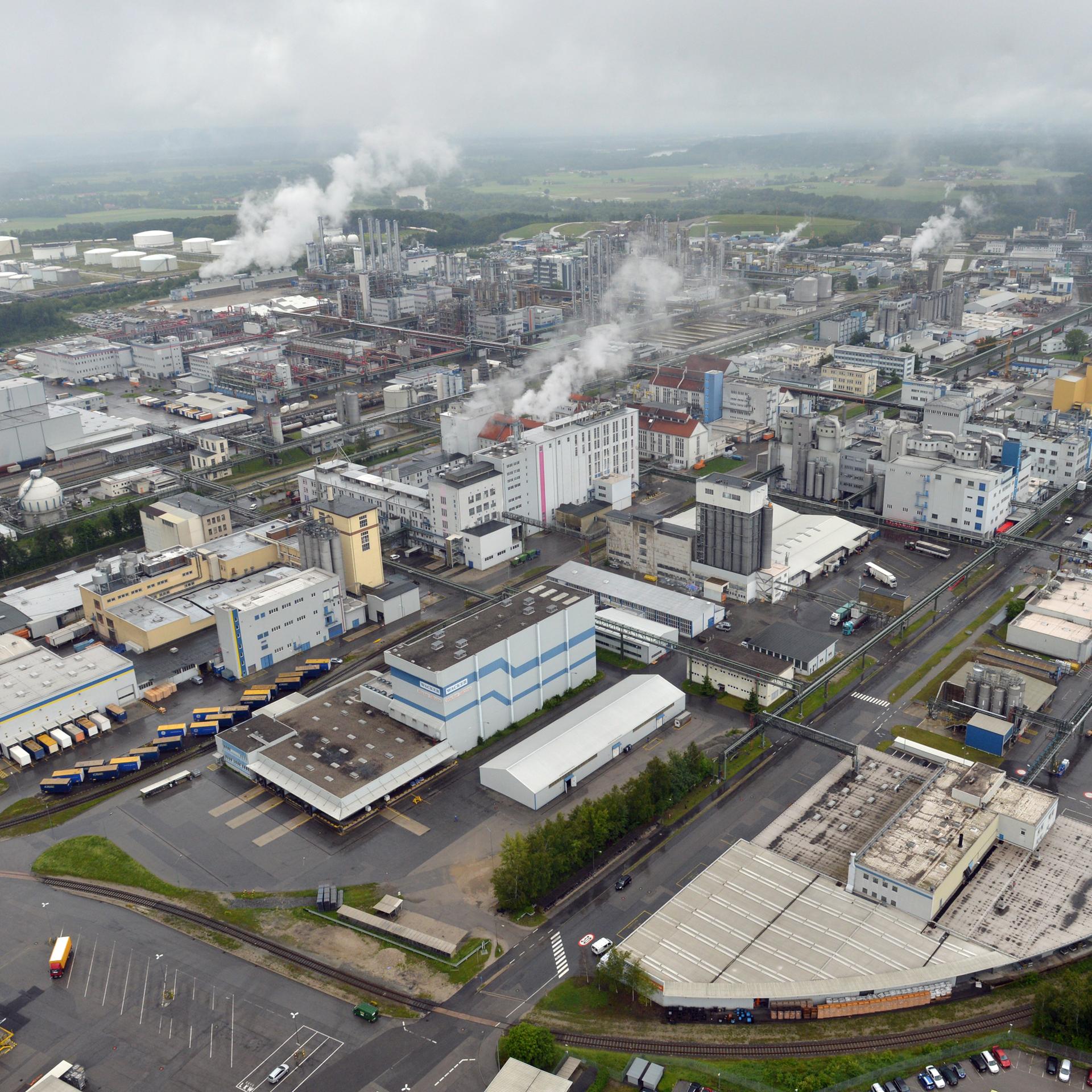 Luftaufnahme vom Chemiewerk Wacker in Burghausen