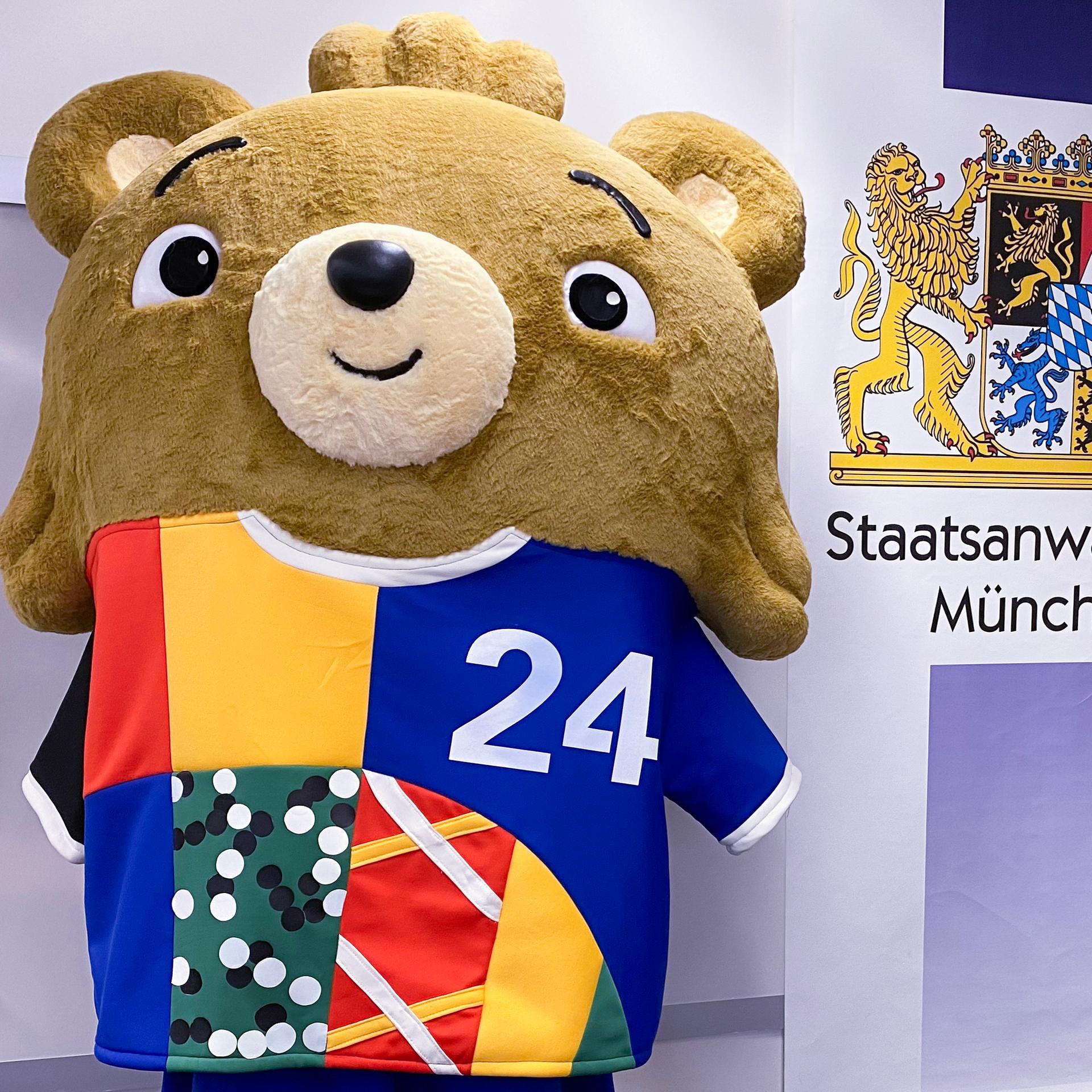 Fußball-EM 2024 - YouTuber für falsches Maskottchen beim EM-Spiel verurteilt