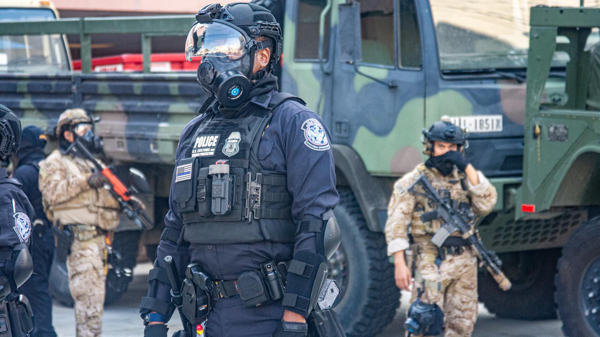 US-Grenzsoldaten und der Nationalgarde in Los Angeles 