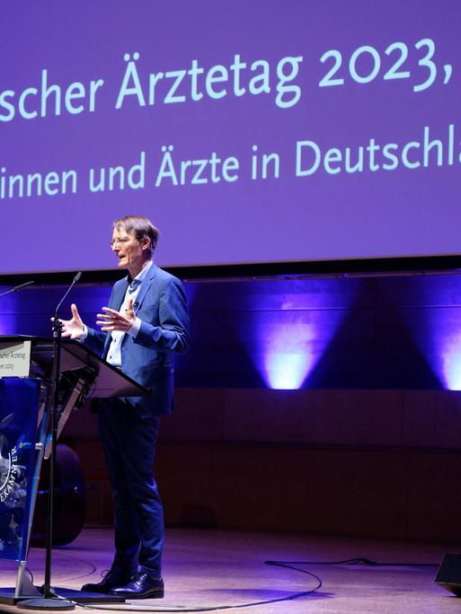 Karl Lauterbach, Bundesminister für Gesundheit (SPD), spricht bei der Eröffnungsveranstaltung des 127. Deutschen Ãrztetages. 