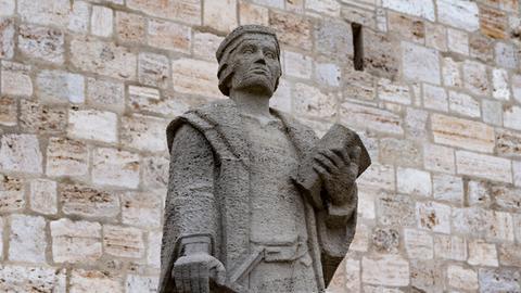 Denkmal des Theologen und Reformtors Thomas Müntzer (1489-1525) am Frauentor der Stadtmauer von Mühlhausen.