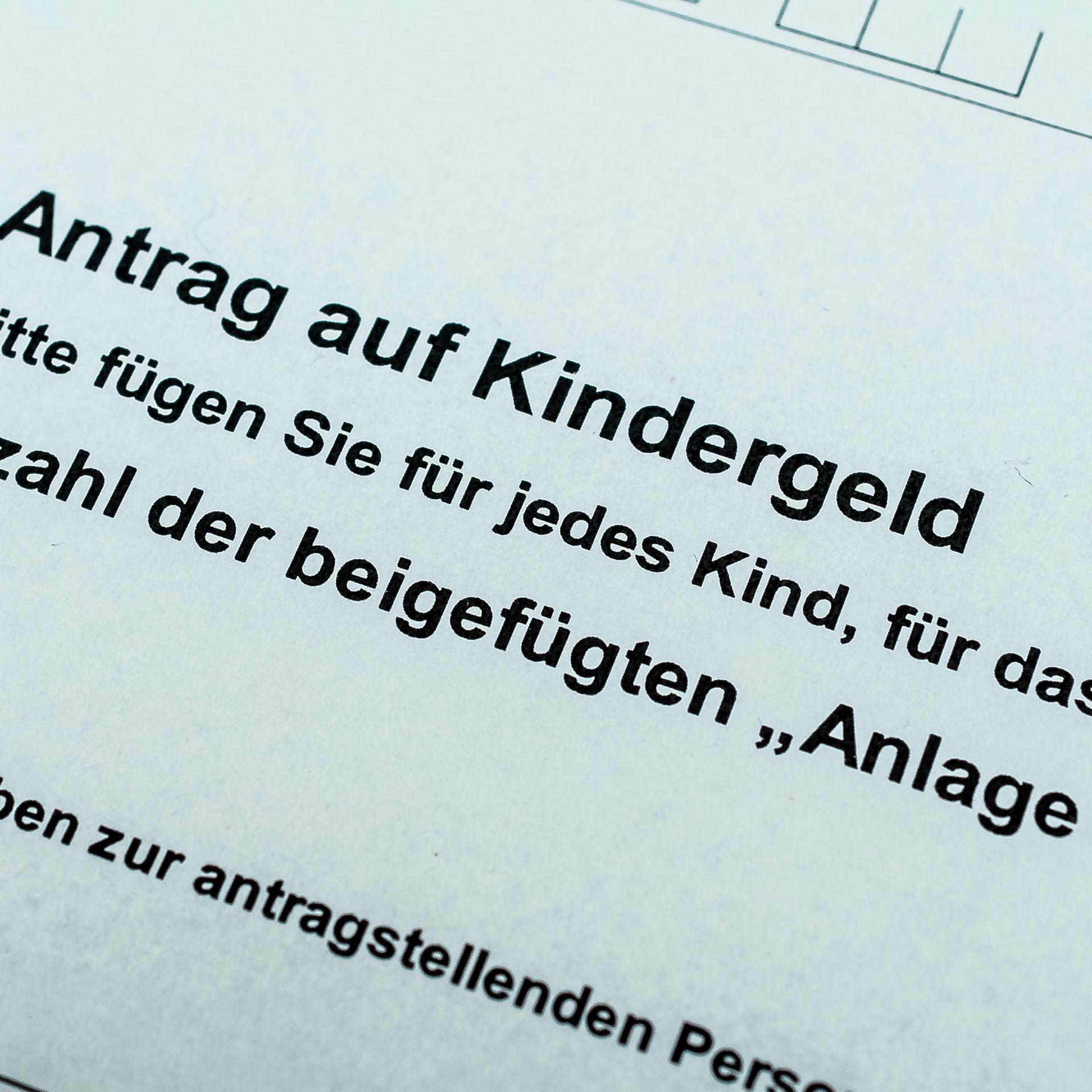 Kindergeld - Klingbeil und Bas wollen Antragspflicht abschaffen