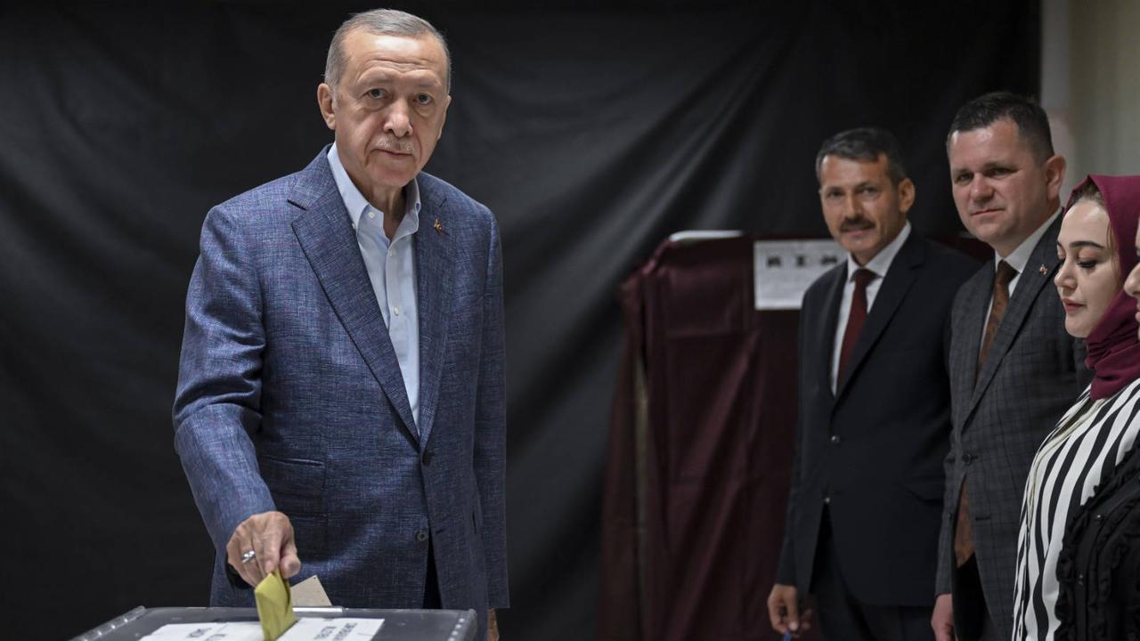 Recep Tayyip Erdogan bei der Stimmabgabe der türkischen Wahlen.