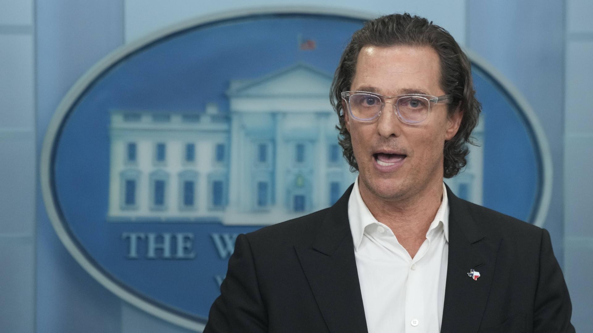 Matthew McConaughey spricht im Weißen Haus zur Presse. Matthew McConaughey spricht im Weißen Haus zur Presse.