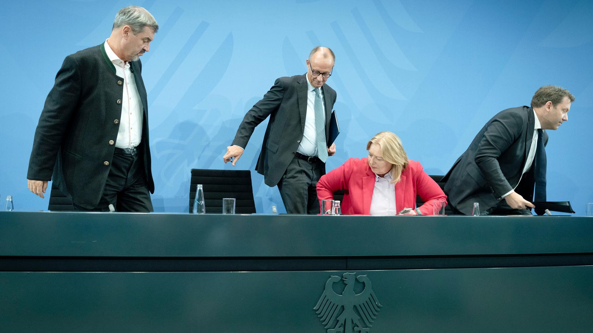 Markus Söder (CSU), Friedrich Merz (CDU), Bärbel Bas (SPD) und Lars Klingbeil (SPD) bei einer Pressekonferenz nach der Sitzung des Koalitionsausschusses von Union und SPD im Kanzleramt